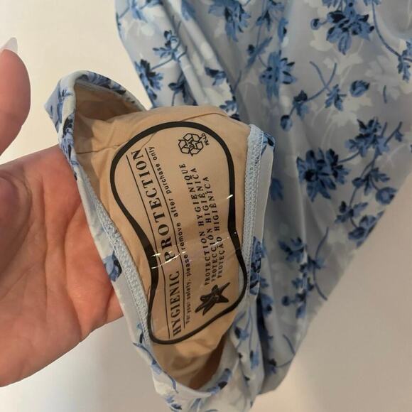 NWT A Pea in the Pod Ruffled Maternity Floral Swimsuit Light Blue Size S - Picture 6 of 7